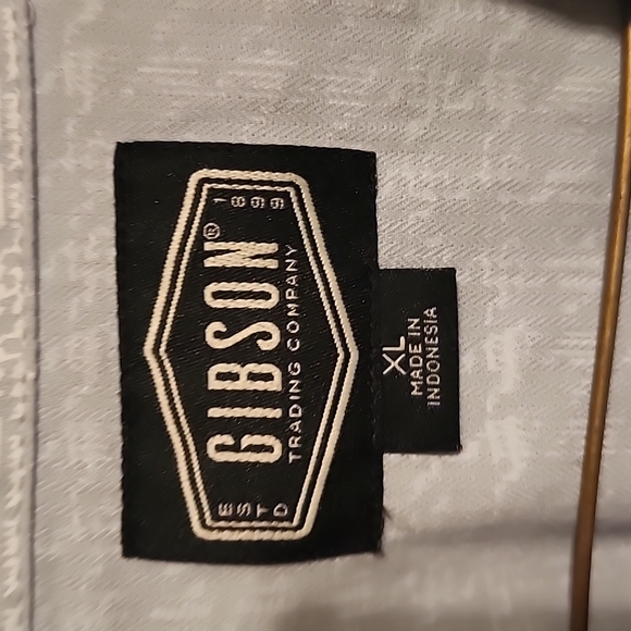 Gibson‎ button up - Picture 2 of 4